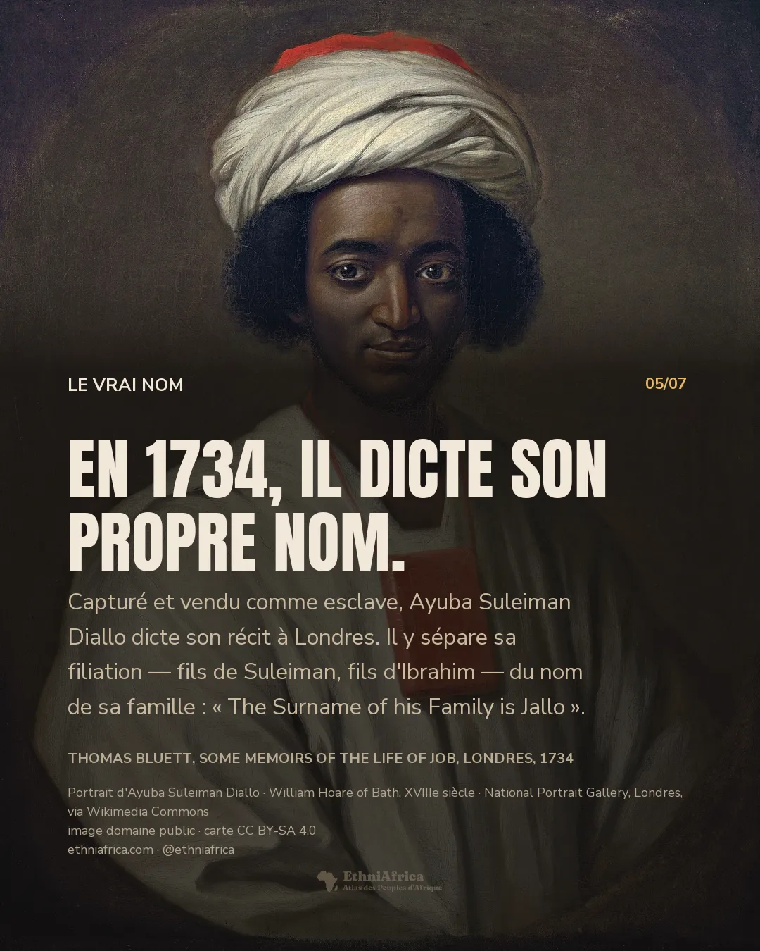 le portrait peint d'un homme de trois quarts, en tunique et coiffe blanches, un petit livre suspendu à un cordon sur la poitrine
