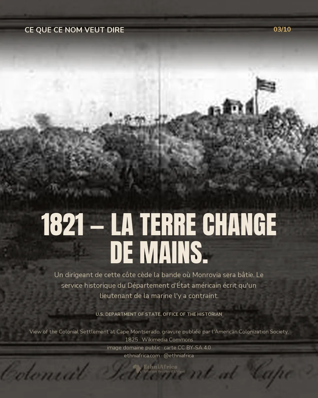 gravure panoramique en noir et blanc d'un cap boisé vu depuis la mer, deux drapeaux plantés sur la hauteur, des pirogues sur l'eau et un trois-mâts à droite, légende « View of the Colonial Settlement at Cape Montserado »